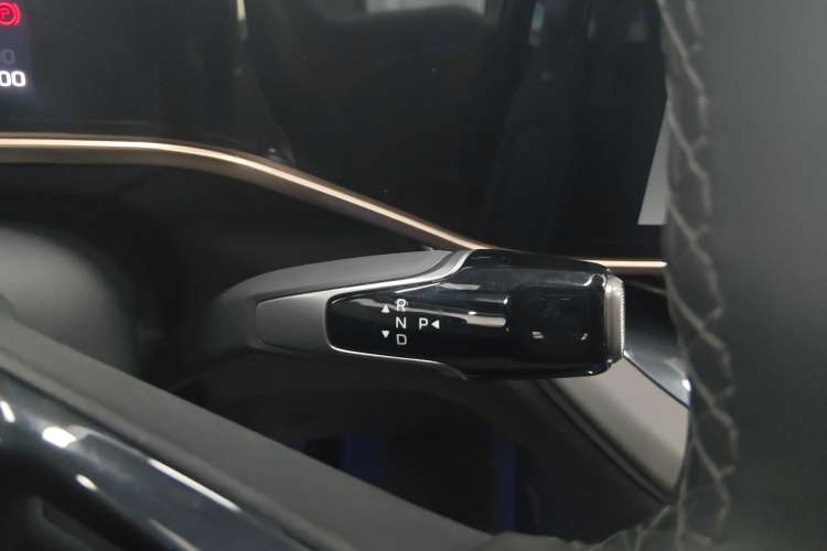 Used Hongqi EH7 2024 690 Pro Gear Lever