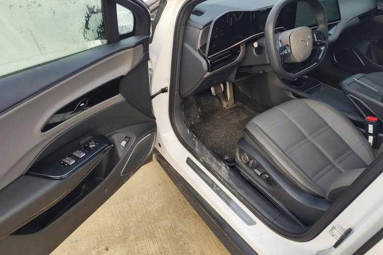Used Hongqi EH7 2024 690 Pro Interior 3