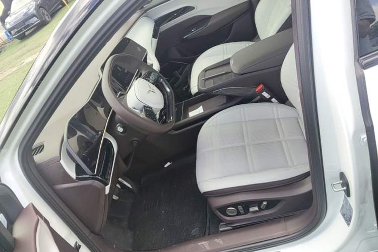 Used Hongqi EH7 2024 640 Pro+ All-Wheel Drive Left Front Seat