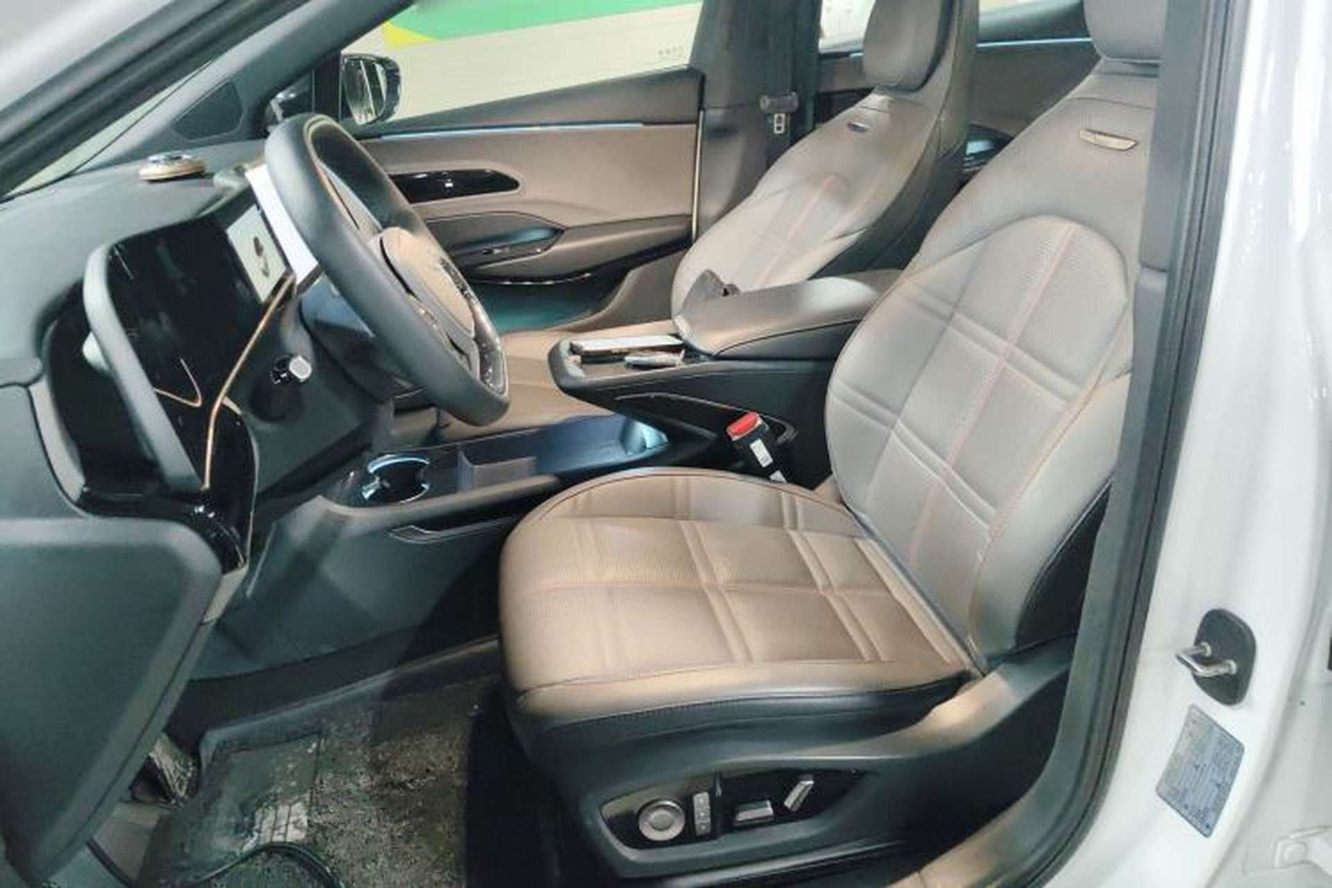 Used Hongqi EH7 2024 820 Pro Honor Edition Left Front Seat