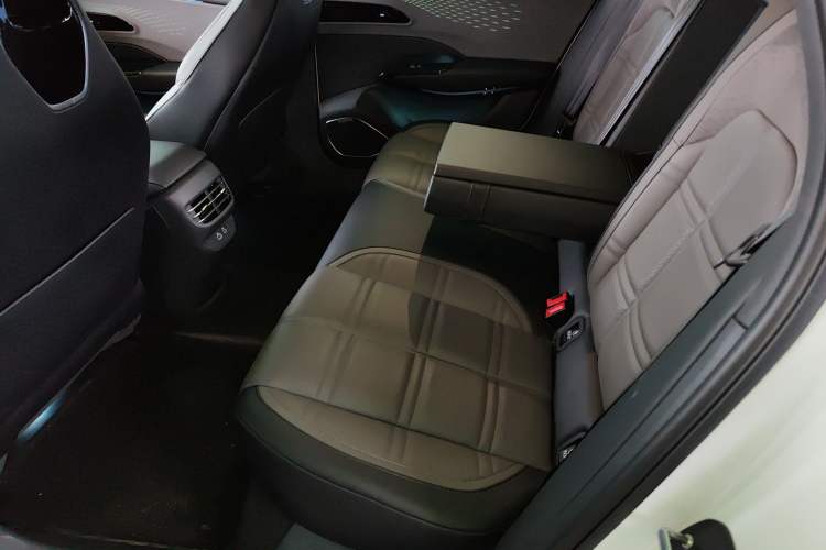 Used Hongqi EH7 2024 690 Pro Left Rear Seat