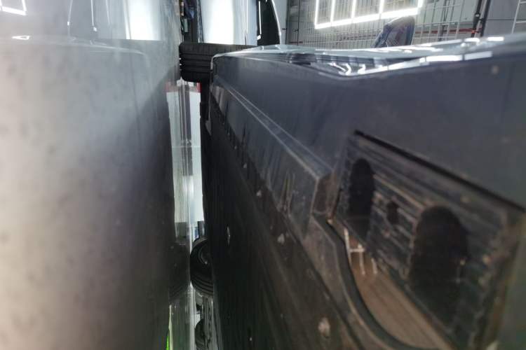 Used Hongqi EH7 2024 640 Pro+ All-Wheel Drive Left Side Sill