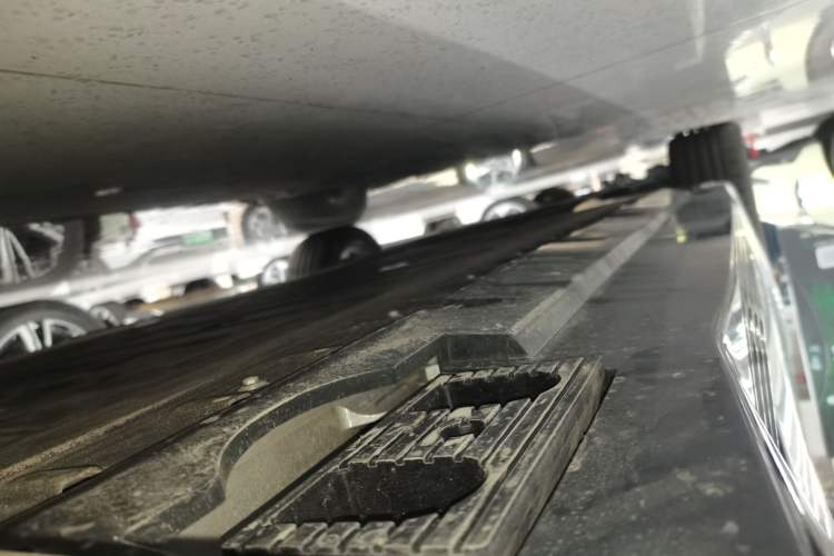 Used Hongqi EH7 2024 640 Pro+ All-Wheel Drive Left Side Sill