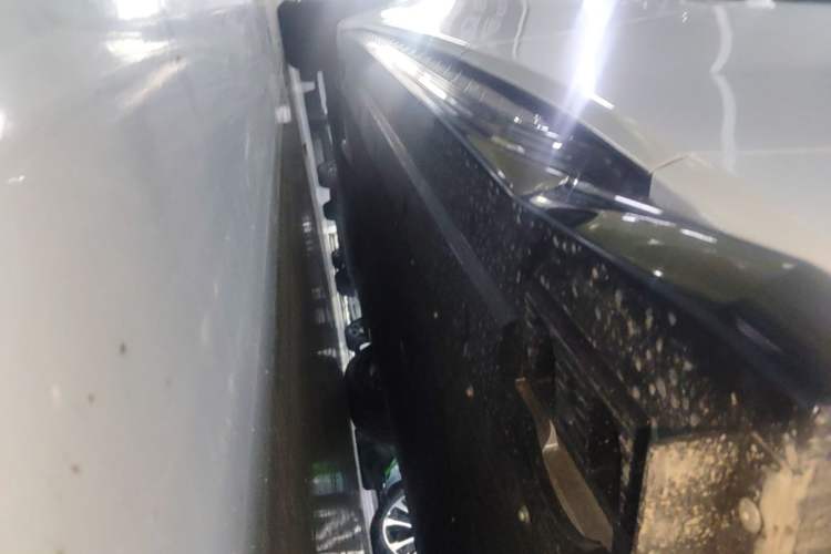 Used Hongqi EH7 2024 640 Pro+ All-Wheel Drive Left Side Sill