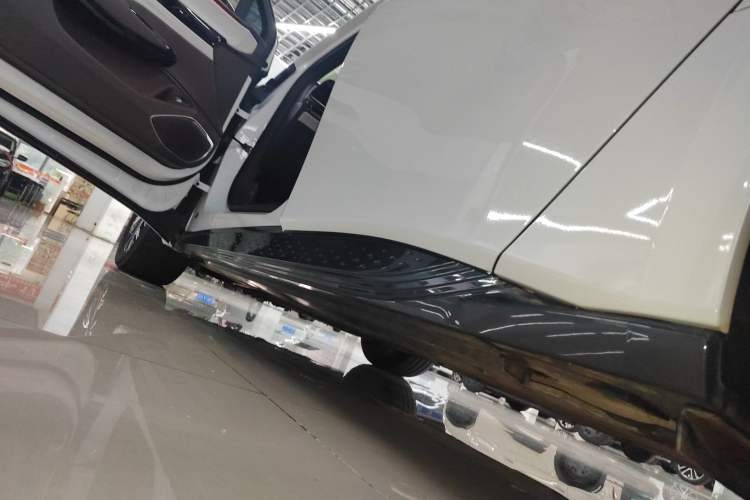 Used Hongqi EH7 2024 690 Pro Left Side Sill