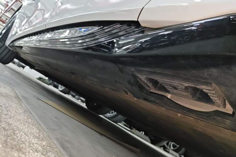 Used Hongqi EH7 2024 820 Pro Honor Edition Left Side Sill