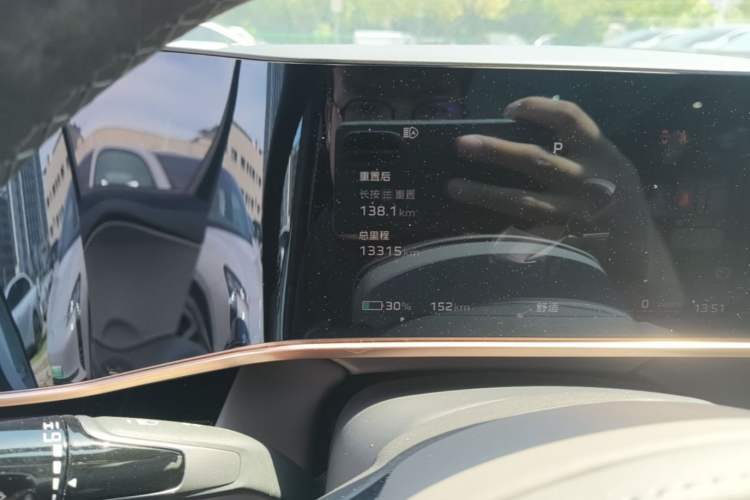 Used Hongqi EH7 2024 760 Pro+ Four-Wheel Drive Version Odometer Close Up