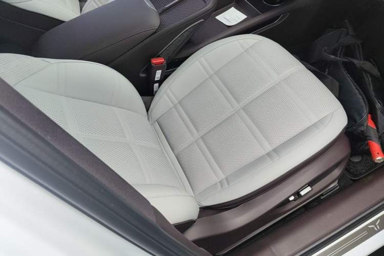 Used Hongqi EH7 2024 640 Pro+ All-Wheel Drive Right Front Seat