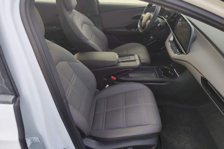 Used Hongqi EH7 2024 690 Pro Right Front Seat