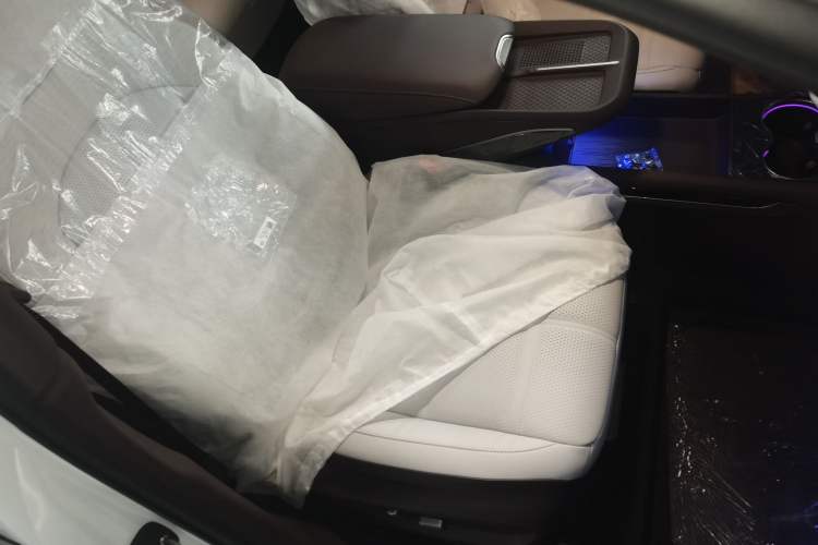 Used Hongqi EH7 2024 640 Pro+ All-Wheel Drive Right Front Seat