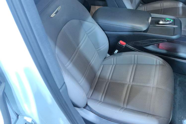 Used Hongqi EH7 2024 690 Pro Right Front Seat