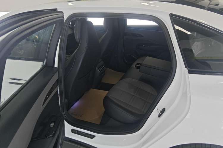 Used Hongqi EH7 2024 690 Pro Right Rear Seat