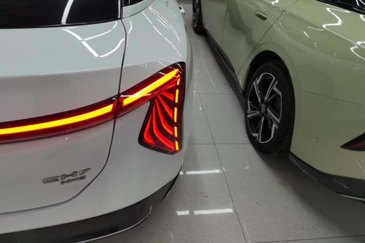 Used Hongqi EH7 2024 640 Pro+ All-Wheel Drive Right Rear Taillight