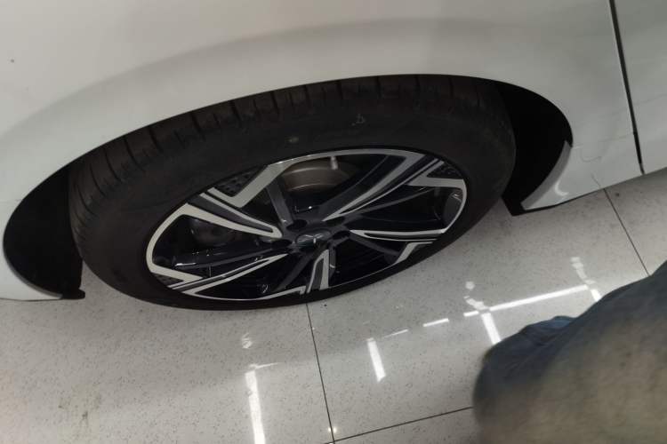 Used Hongqi EH7 2024 640 Pro+ All-Wheel Drive Right Rear Wheel Hub
