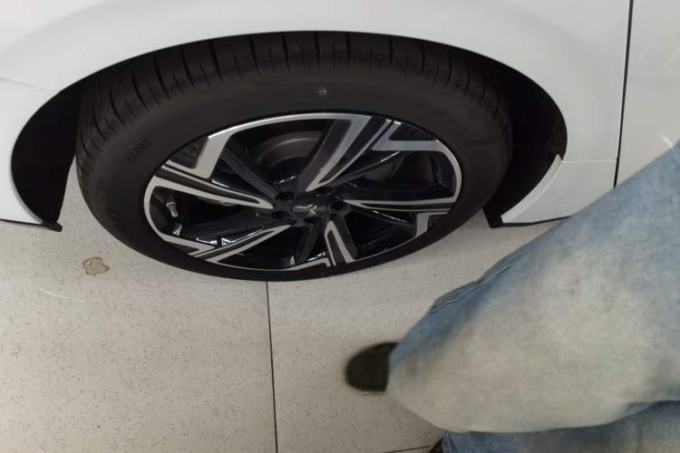 Used Hongqi EH7 2024 640 Pro+ All-Wheel Drive Right Rear Wheel Hub