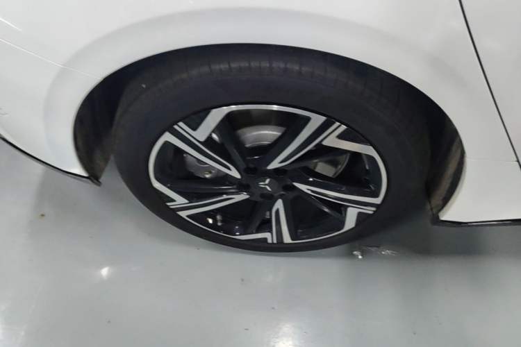 Used Hongqi EH7 2024 640 Pro+ All-Wheel Drive Right Rear Wheel Hub