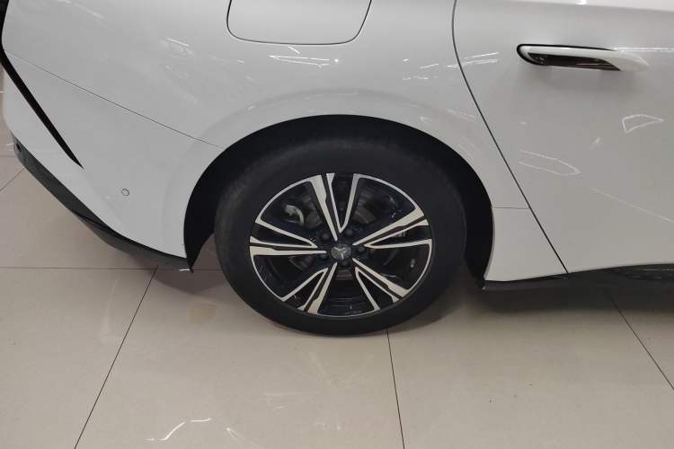 Used Hongqi EH7 2024 690 Pro Right Rear Wheel Hub