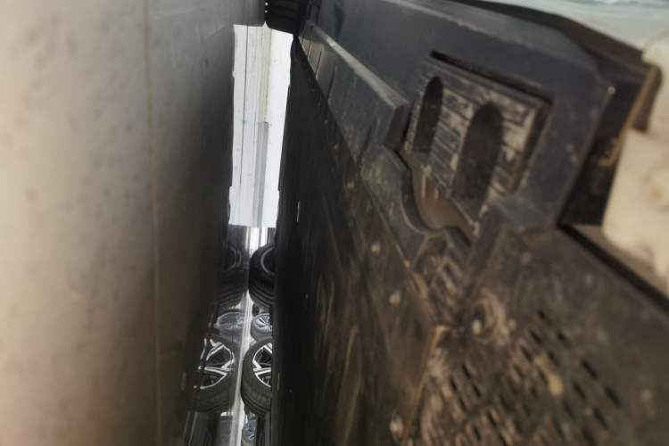 Used Hongqi EH7 2024 640 Pro+ All-Wheel Drive Right Side Sill