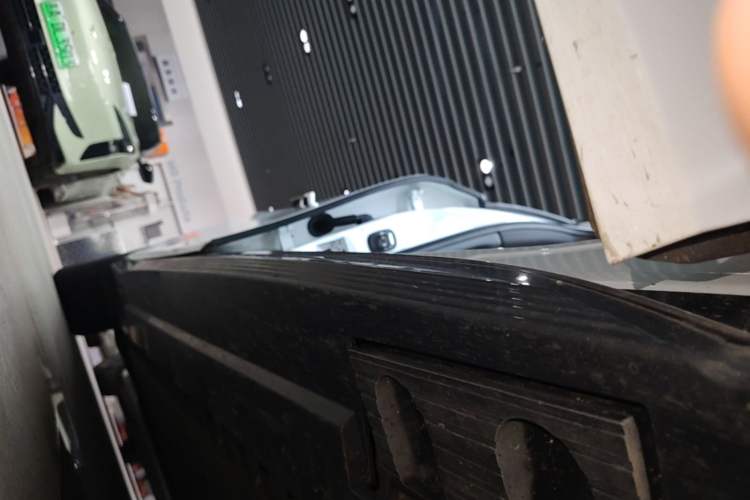 Used Hongqi EH7 2024 690 Pro Right Side Sill