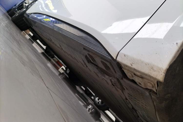 Used Hongqi EH7 2024 820 Pro Right Side Sill