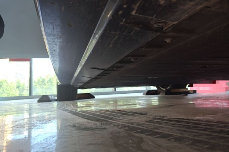 Used Hongqi EH7 2024 820 Pro Right Side Sill