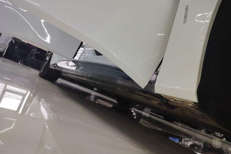 Used Hongqi EH7 2024 690 Pro Right Side Sill