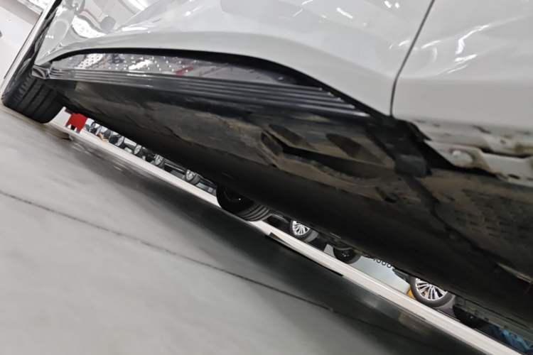 Used Hongqi EH7 2024 820 Pro Honor Edition Right Side Sill