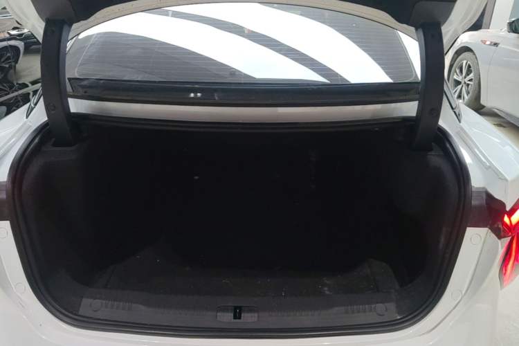 Used Hongqi EH7 2024 690 Pro Trunk