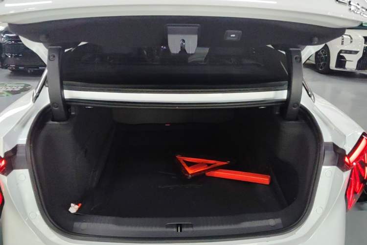 Used Hongqi EH7 2024 640 Pro+ All-Wheel Drive Trunk