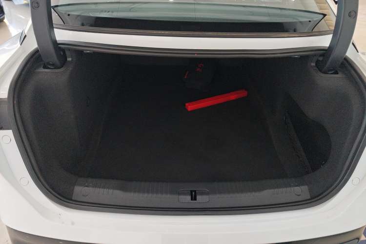 Used Hongqi EH7 2024 690 Pro Trunk