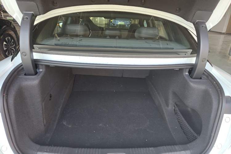 Used Hongqi EH7 2024 820 Pro Trunk
