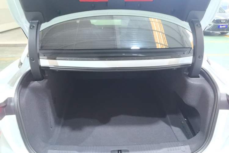 Used Hongqi EH7 2024 690 Pro Trunk