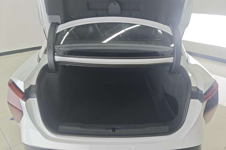 Used Hongqi EH7 2024 690 Pro Trunk