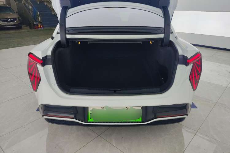 Used Hongqi EH7 2024 690 Pro Trunk