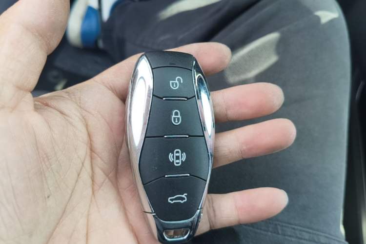Used Hongqi EH7 2024 760 Pro+ Four-Wheel Drive Version Vehicle Key