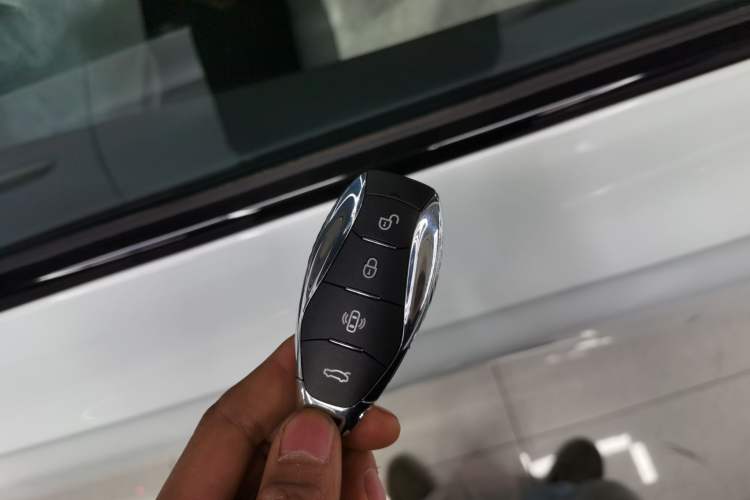 Used Hongqi EH7 2024 640 Pro+ All-Wheel Drive Vehicle Key