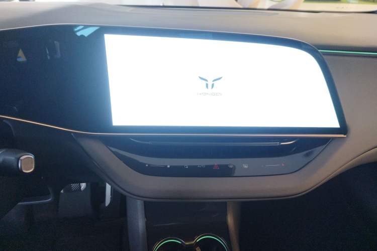 Used Hongqi EH7 2025 600 Smart Selection Edition Audio And AC Panel