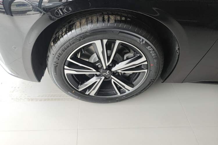 Used Hongqi EH7 2025 600 Smart Selection Edition Left Front Wheel Hub