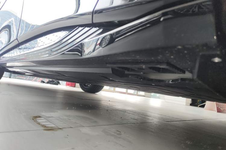 Used Hongqi EH7 2025 600 Smart Selection Edition Left Side Sill