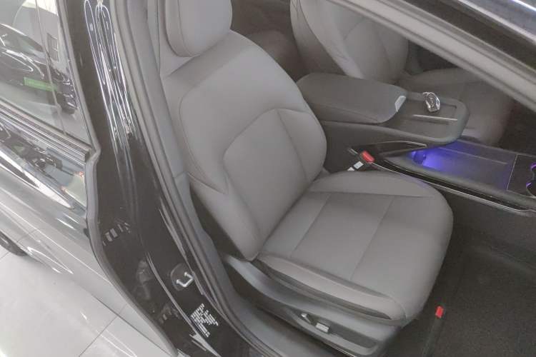 Used Hongqi EH7 2025 600 Smart Selection Edition Right Front Seat