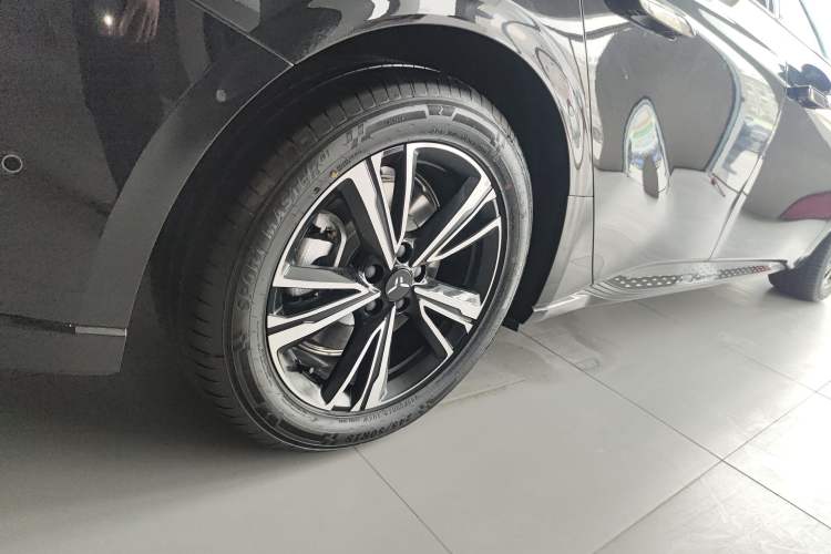 Used Hongqi EH7 2025 600 Smart Selection Edition Right Rear Wheel Hub
