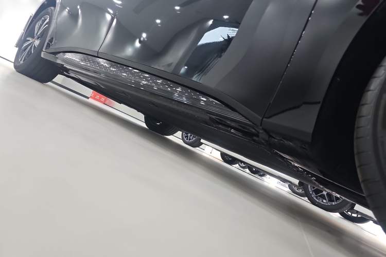 Used Hongqi EH7 2025 600 Smart Selection Edition Right Side Sill