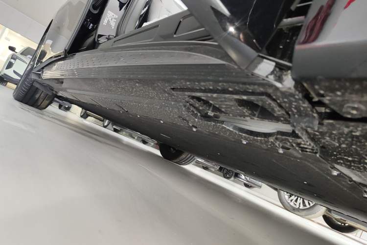 Used Hongqi EH7 2025 600 Smart Selection Edition Right Side Sill