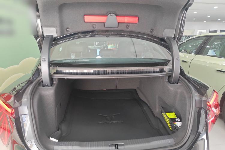 Used Hongqi EH7 2025 600 Smart Selection Edition Trunk
