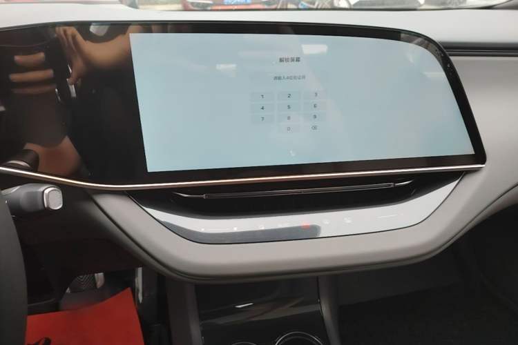 Used Hongqi EH7 2025 640 All-Wheel Drive Smart Selection Edition Audio And AC Panel