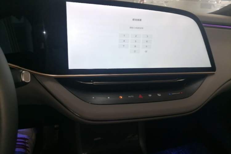 Used Hongqi EH7 2025 640 All-Wheel Drive Smart Selection Edition Audio And AC Panel