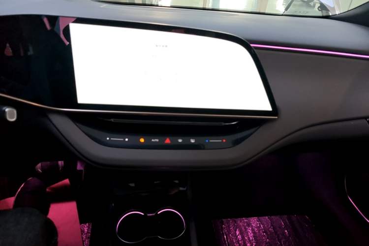 Used Hongqi EH7 2025 640 All-Wheel Drive Smart Selection Edition Audio And AC Panel