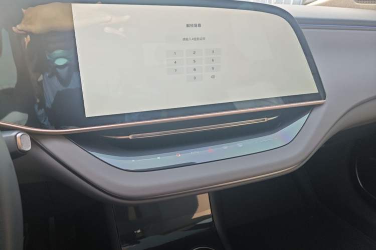 Used Hongqi EH7 2025 640 All-Wheel Drive Smart Selection Edition Audio And AC Panel