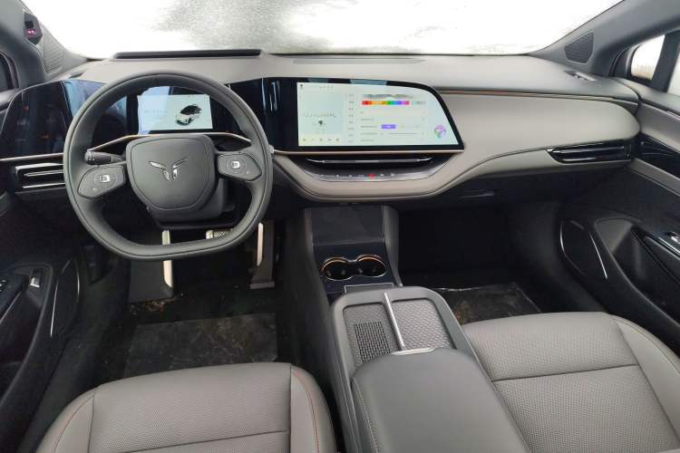 Used Hongqi EH7 2025 640 All-Wheel Drive Smart Selection Edition Center Console