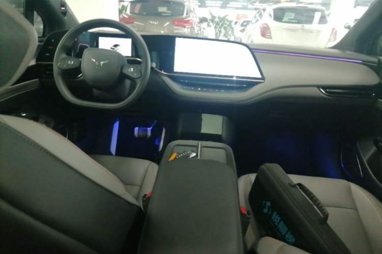 Used Hongqi EH7 2025 640 All-Wheel Drive Smart Selection Edition Center Console